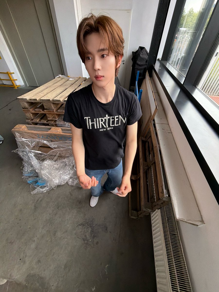 LUN8_members's tweet photo. [#카엘]
무대에서 너무 신나게 놀아서 힘이 다 빠진 저의 모습입니다 이쁘게 봐주세요 땡큐 폴란드🫶

#루네이트 #LUN8 #Chael https://t.co/Qzjmn7paCm