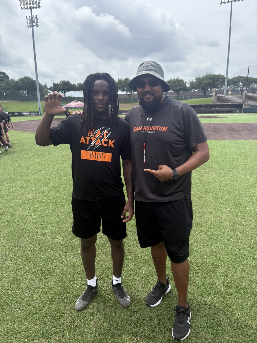 JacoryShine09's tweet photo. Had a great time competing at the Sam Houston camp today! Blessed to learn from @CoachMooring and the rest of the staff. Back to work. 🦾🏈 @BearkatsFB https://t.co/5Yiem93DBF