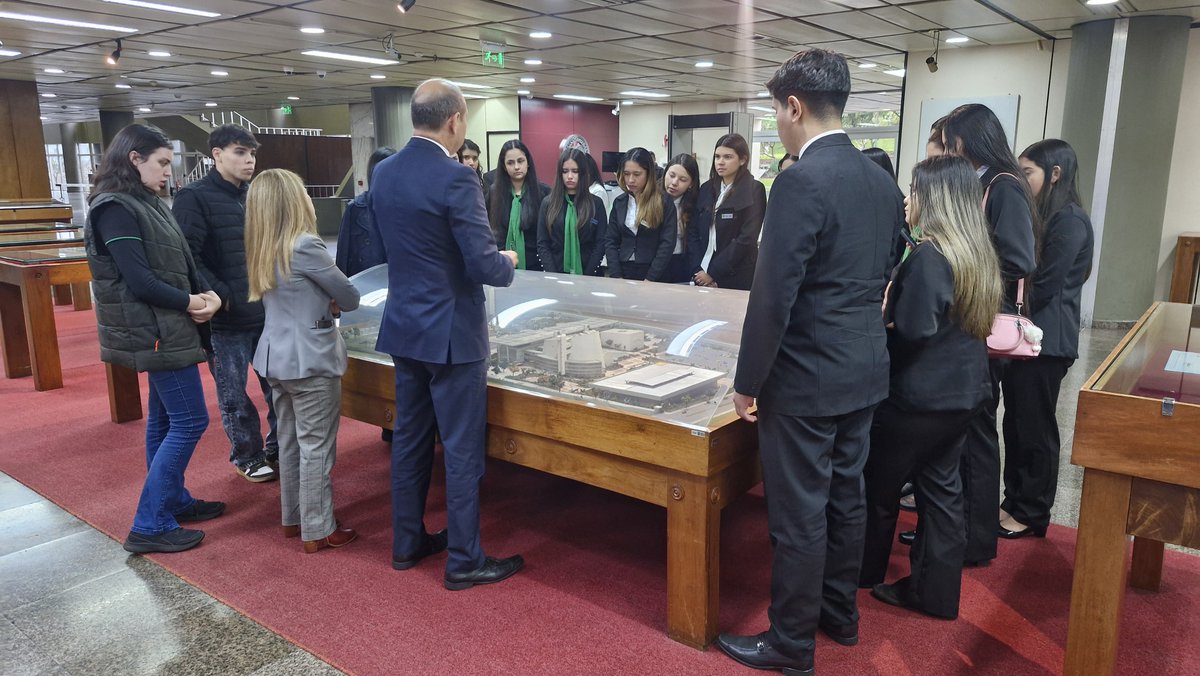 BCPCultural's tweet photo. Estudiantes de la Facultad de Ciencias Económicas de la UNA, Filial Caaguazú, participaron de una nueva edición de la #VisitaGuiadaBCP, que incluyó recorridos por espacios culturales e institucionales e información sobre las funciones del Banco Central del Paraguay. https://t.co/Kk8Ubo4hOk