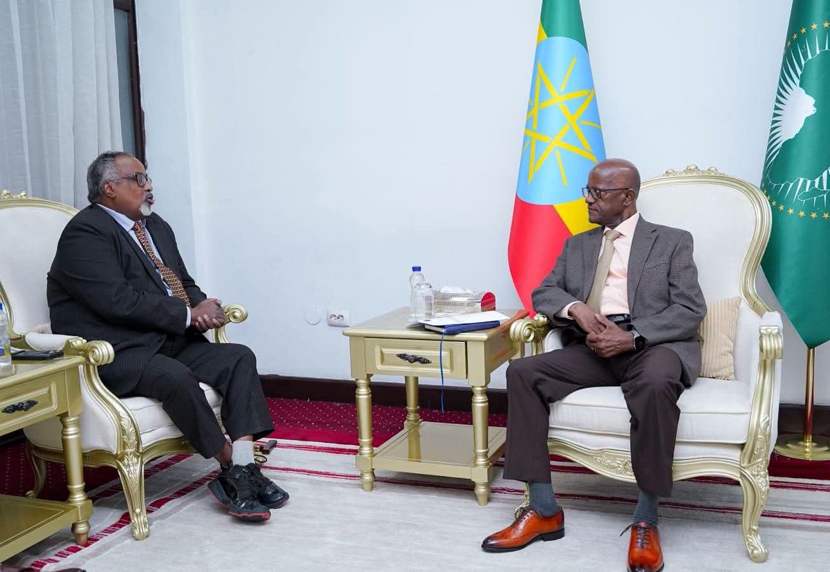 ETEmbassyALG's tweet photo. 𝐋𝐞 𝐌𝐢𝐧𝐢𝐬𝐭𝐫𝐞 𝐝’É𝐭𝐚𝐭, 𝐥’𝐀𝐦𝐛𝐚𝐬𝐬𝐚𝐝𝐞𝐮𝐫 𝐇𝐚𝐝𝐞𝐫𝐚, 𝐬’𝐞𝐧𝐭𝐫𝐞𝐭𝐢𝐞𝐧𝐭 𝐚𝐯𝐞𝐜 𝐥𝐞 𝐒𝐞𝐜𝐫é𝐭𝐚𝐢𝐫𝐞 𝐠é𝐧é𝐫𝐚𝐥 𝐞𝐱é𝐜𝐮𝐭𝐢𝐟 𝐚𝐝𝐣𝐨𝐢𝐧𝐭 𝐝𝐞 𝐥’𝐈𝐆𝐀𝐃 
https://t.co/kGeWQtUC6r https://t.co/vEc8WGVWQM