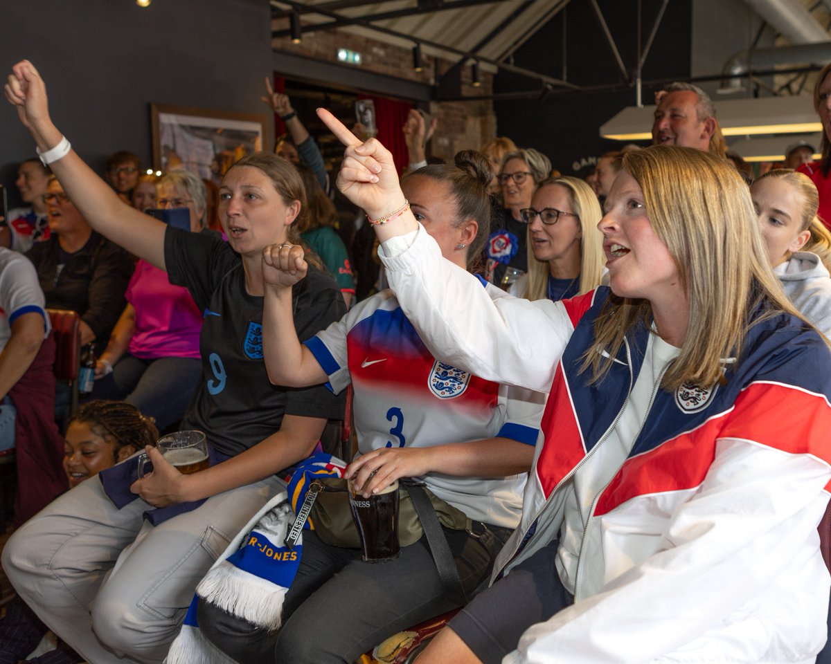 FreeLionesses's tweet photo. Absolutely delighted to have join @JillScottJS8  on her final pit stop on her @comicrelief  ahead of arriving challenge @EvertonStadium . 

We hope we gave her a bit of energy ahead of the final leg of that day.

📷 @picturesbyesme 
🎥 @supportherscollective https://t.co/mU3MVSP4Kv