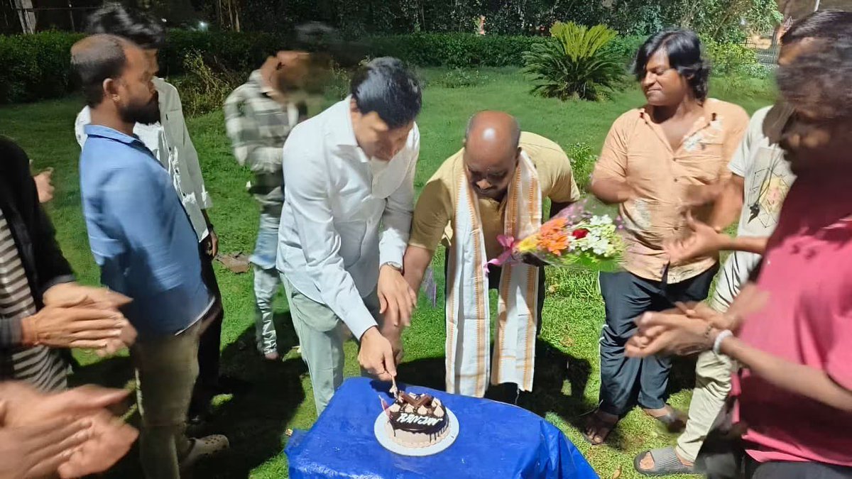 Ranapratap85's tweet photo. ୱାର୍ଡ ନଂ -୨୮ ଅନ୍ତର୍ଗତ ସାଇନ୍ସ ପାର୍କ ଅଞ୍ଚଳର ଯୁବ ସଙ୍ଗଠକ ସାଥୀ ରଞ୍ଜନ (ଲଣ୍ଡା)ଙ୍କୁ ଶୁଭ ଜନ୍ମଦିନର ଅନେକ ଶୁଭେଚ୍ଛା ଓ ଅଭିନନ୍ଦନ ।
#Happybirthday #ward28 #SinceparkArea https://t.co/YmuL48erE6