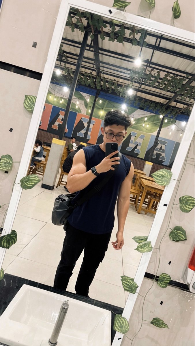 Chilladnn's tweet photo. Gym biar bisa makan gacoan sebrutal mungkin https://t.co/6QsvhlQqQe
