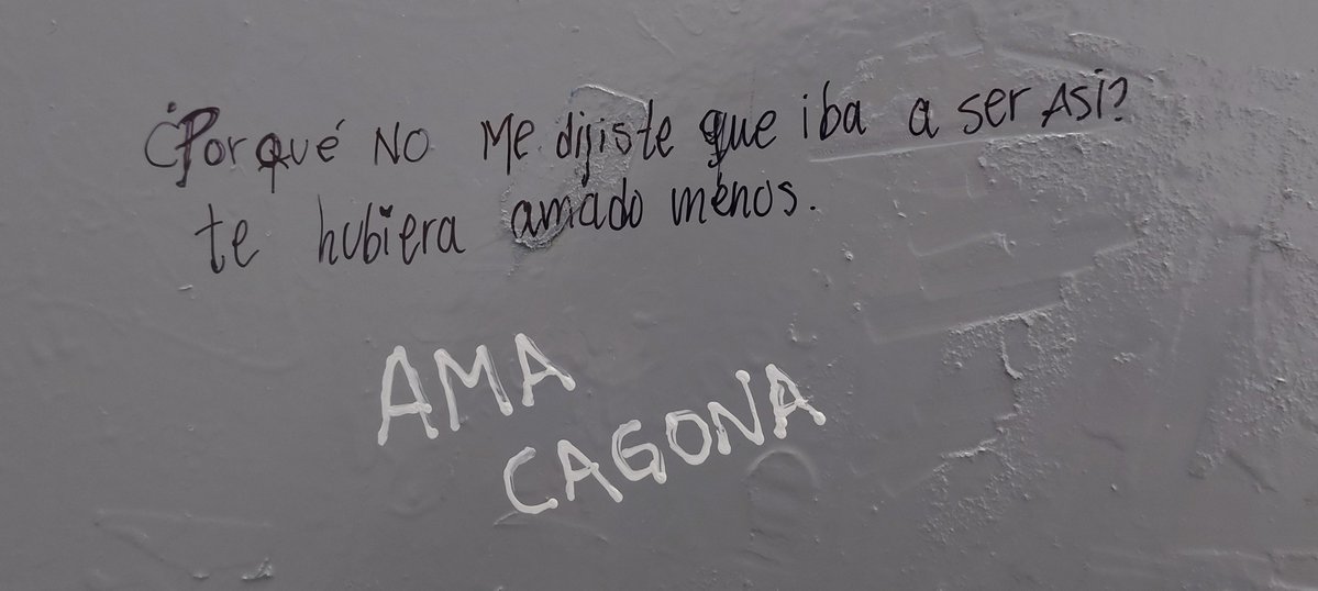 hyukitazzn's tweet photo. las voces de mi cabeza reflejadas en los baños de la uba https://t.co/hIOjgc2aSC