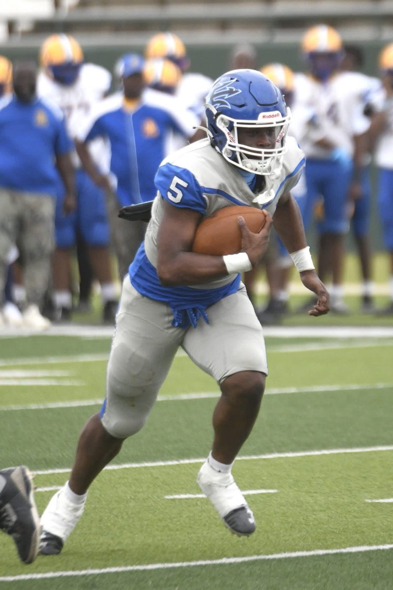 QuentorisW9's tweet photo. Quentoris Wallace C/O 2028 RunningBack.
5’10 205
40:4:69 
1.3k rushing season
@coachclayisbell @CoachKSwinney @_CoachJohnsonn @PrepRedzoneMS @MacCorleone74 @Ryoung11_ @TheRedZoneCoach @COACHFOA_OL @Colton_Leggett  @CoachMcCannJSG @___Dwil @Coach_BHaines @CoachBradfordOL https://t.co/GU1kOGOpRX