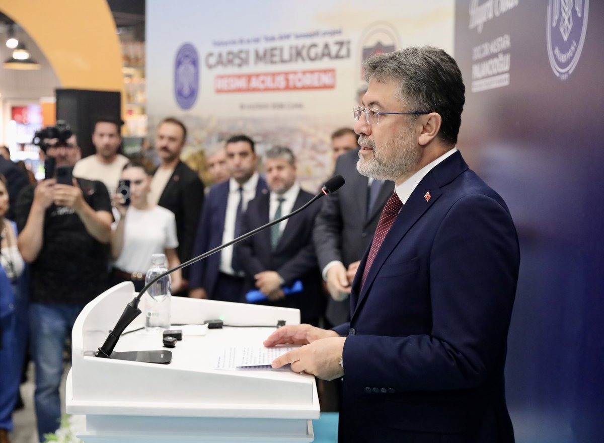 ibrahimyumakli's tweet photo. ✂️ "Gıda AVM" projesi olarak hayata geçirilen Çarşı Melikgazi’nin açılışını gerçekleştirdik.

📍 Kayseri’nin alışveriş ve sosyal yaşamına yeni bir soluk getirecek çarşının, şehrimize ve esnafımıza hayırlı, bereketli olmasını diliyorum.

🤝 Bu merkez ile üreticilerimizin ürünlerinin doğrudan tüketiciye ulaşmasını sağlayan, esnafımızı, yerel markaları ve Kayseri’nin zengin mutfak kültürünü aynı çatı altında buluşturan Melikgazi Belediye Başkanımız Sayın @DrPalancioglu’na teşekkür ediyor, projenin diğer belediyelerimize örnek olmasını temenni ediyorum.