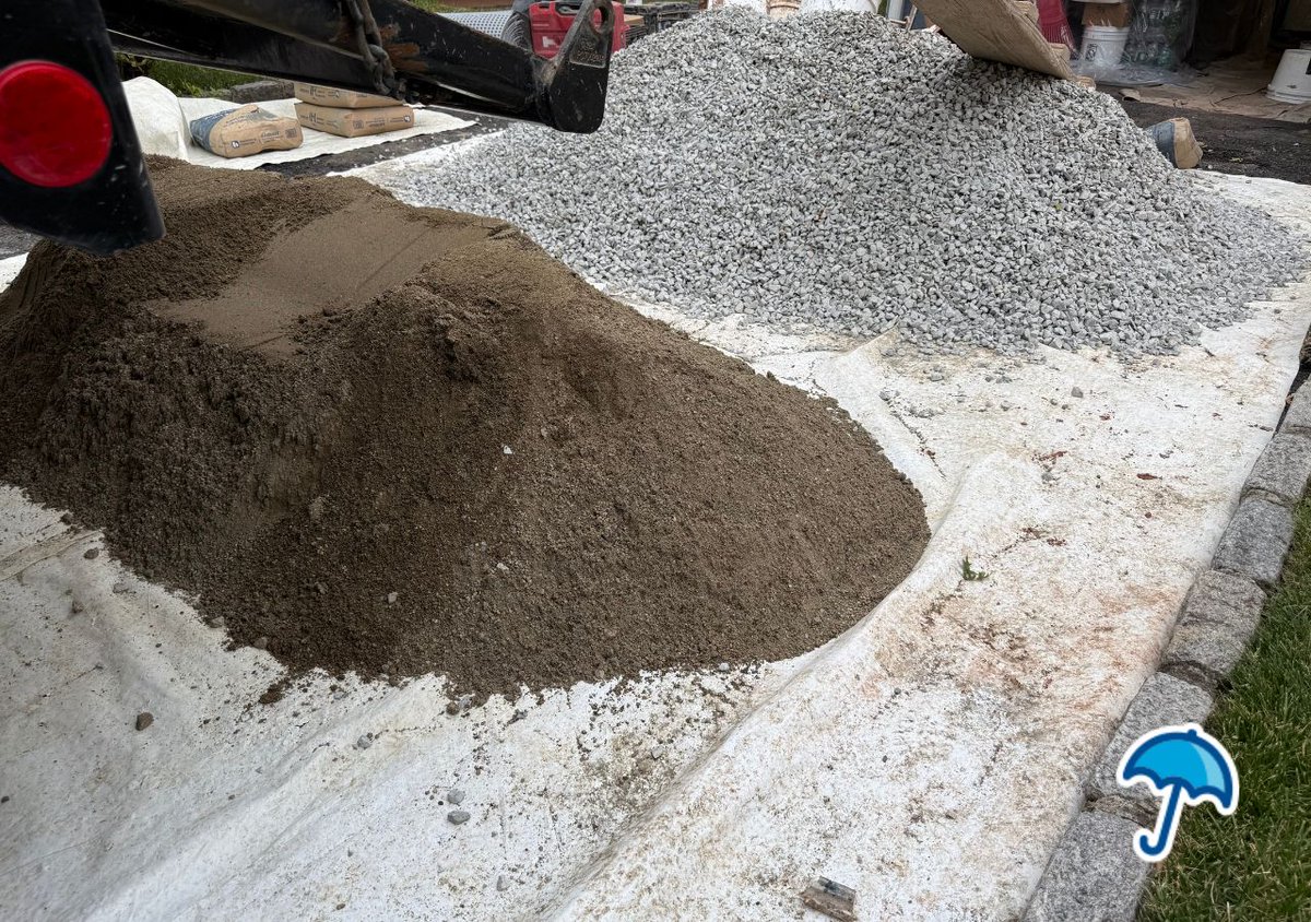 BUWaterproofing's tweet photo. What you can't see beneath your basement can cause the biggest problems. 💧

This Union, #NewJersey home had groundwater pressure forcing water up through the basement floor. Our complete #BasementWaterproofing system keeps it dry year-round.

#BlueUmbrellaWaterproofing https://t.co/lhJwtE7gTO