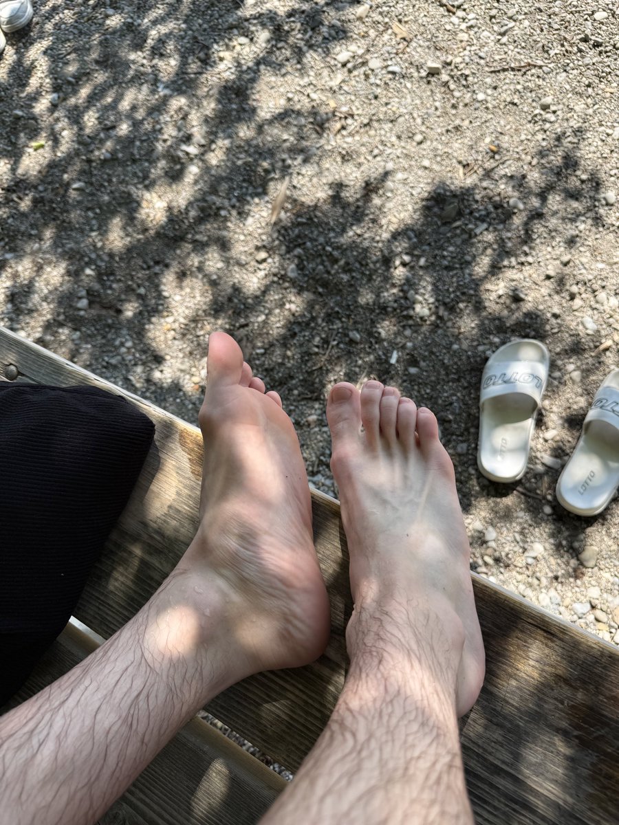 AlphaDrainYou's tweet photo. who wants to worship my perfect feet? 💸🤩 https://t.co/V8jRDCNYKM