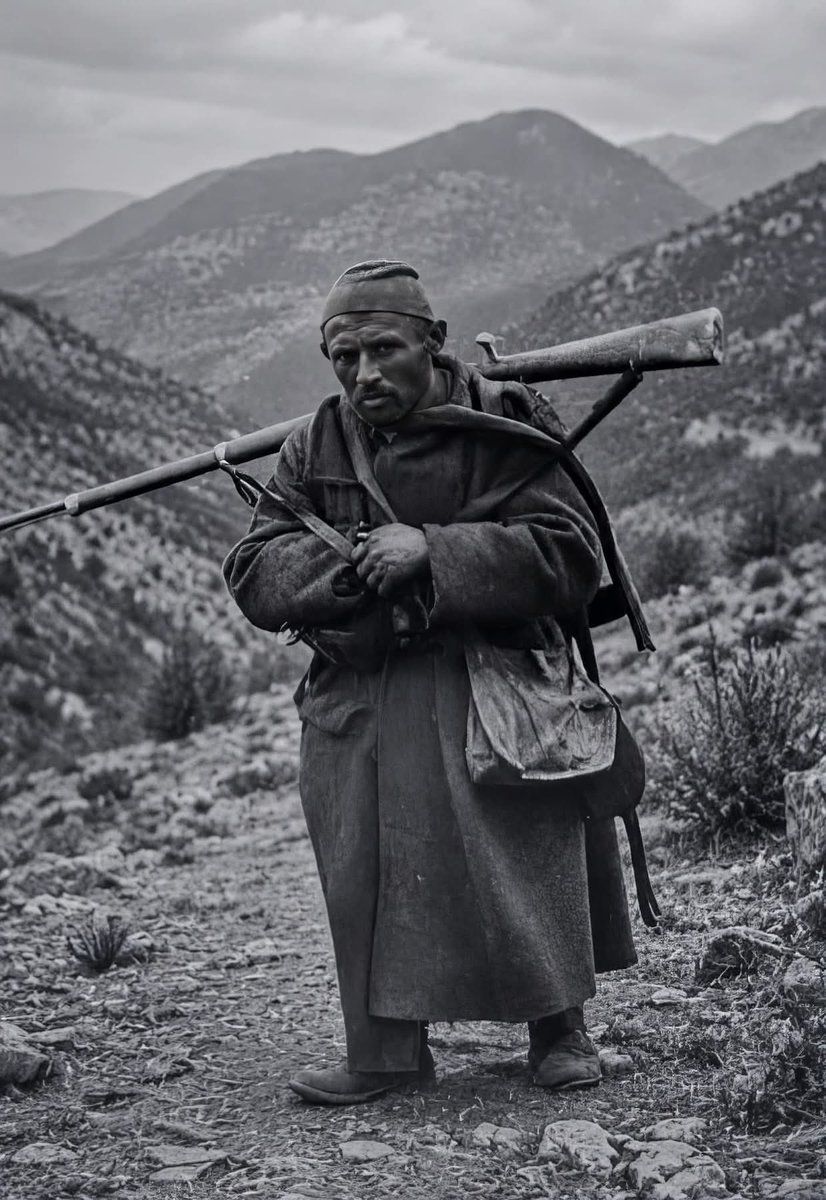 NerminSekin1's tweet photo. Anadolu'dan çıkıp Balkan Harbine gidip geri dönmeyen bir, Türk askeri...

Şimdi ben bu askeri nasıl unuturum..???

Türkiye Cumhuriyeti Böyle Kuruldu!! Şimdi Emperyalizmin Siyonizmin İşbirlikçi Uşaklarına, İçteki Dıştaki Hainlere Asla Teslim Etmeyeceğiz!! Sonuna Kadar Atatürk Sonuna Kadar Cumhuriyet......🇹🇷
