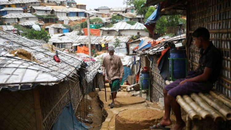 ROHRIngya's tweet photo. If you read our posts today - thank you for not looking away.

One thing you can do right now: send our page to one person who doesn't know what's happening to the Rohingya.

Not a repost. A direct message. That's how it actually travels.

They cannot speak publicly without risk. So we do.

#WorldRefugeeDay #Rohingya #RefugeeDay2026