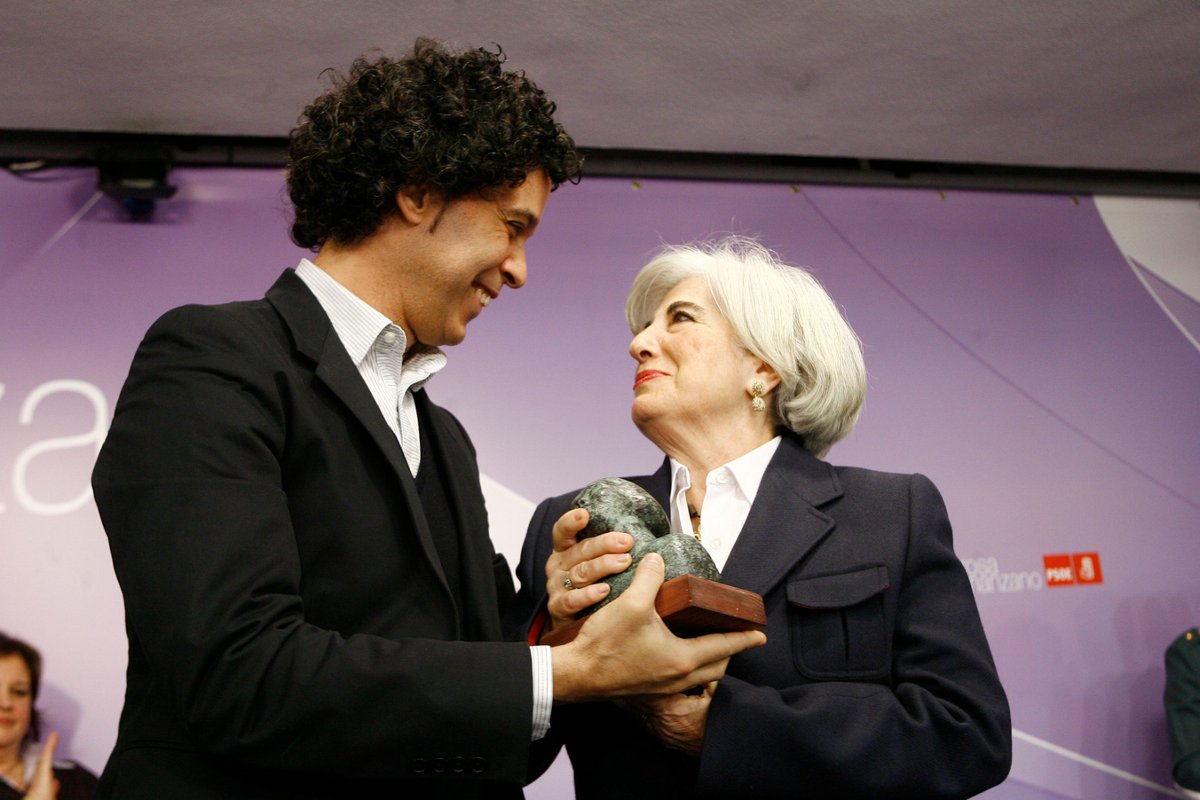 FPedroZerolo's tweet photo. Paquita Sauquillo, Manuela Carmena, Cristina Almeida y Francesca Albanese, galardonadas con los II Premios Pedro Zerolo.

Hablar de Paquita Sauquillo es hablar de compromiso, valentía y justicia social. Todo un ejemplo de vida dedicada a los demás

https://t.co/wC9ZhB3U3i https://t.co/bKcQsNye8y