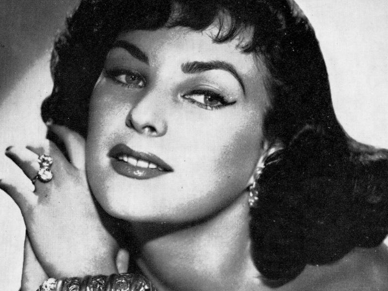 FICM's tweet photo. #VozEnOff | A 100 años de su nacimiento, Rafael Aviña explora la vida, la carrera y los misterios que rodean la muerte de Miroslava Stern, una de las figuras más fascinantes y enigmáticas de la Época de Oro del cine mexicano.

Leer más 🎬👉 [ https://t.co/jAK8A6wOao ] https://t.co/EsNL2jVA7A