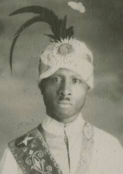 AMAZINIZDAVE's tweet photo. Not arguing about my heritage when my granny’s granny was some white mans nanny… #HappyJuneteenth to ALL indigenous “BLACK” Americans… Whether you Hebrew Israelite, Kemetic or Moorish… This land is your land. This land is OUR land. #Islam https://t.co/2cE4aQWnvn