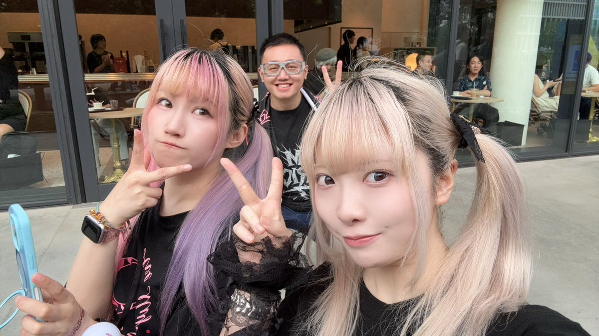 meiya_0125's tweet photo. 入場前に、ライブ後🌚😂 https://t.co/2McR8asFHF