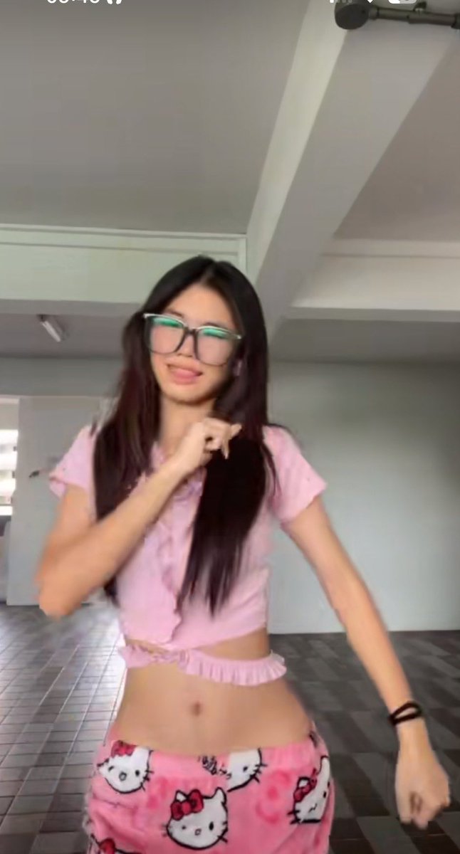 sendirlspls's tweet photo. anyone know her tt or ig @ can DM? https://t.co/DzN3Idhmix