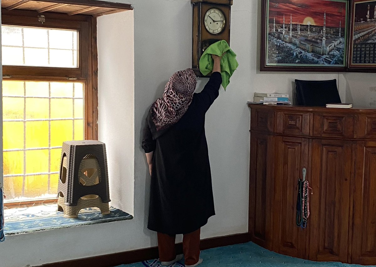 KalecikBelTr's tweet photo. Belediye ekiplerimiz, ilçemizdeki ibadethanelerimizde rutin temizlik çalışmalarını sürdürüyor.🧹

Daha temiz ve düzenli bir Kalecik için çalışmaya devam ediyoruz.❤️ https://t.co/I4qXzSZROE