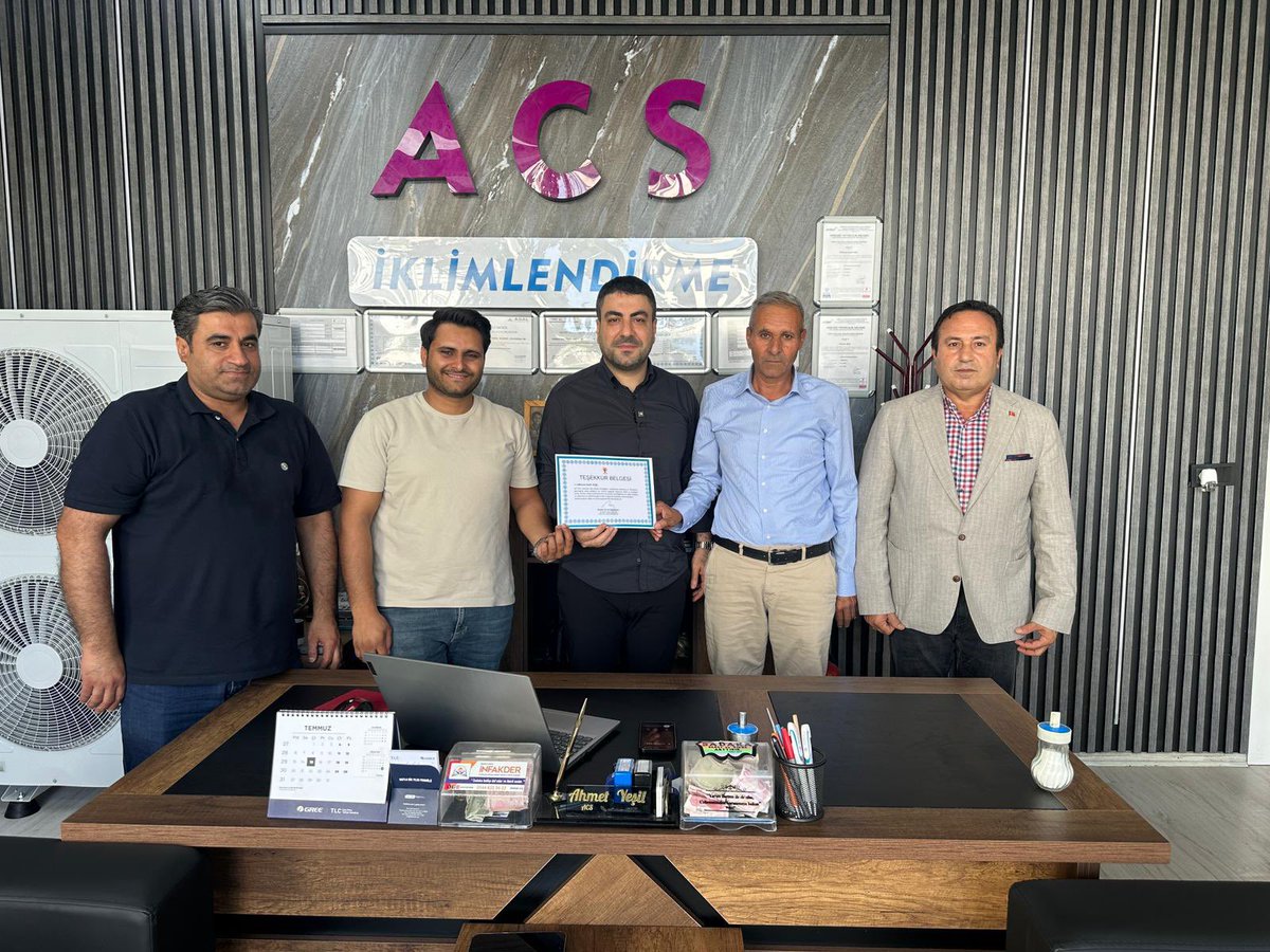 Karakopruak's tweet photo. Başkanımız Sn. Av. Orhan Çelik, Başkan Yardımcılarımızla birlikte, Cumhurbaşkanımız ve Genel Başkanımız Sayın Recep Tayyip Erdoğan’ın imzasını taşıyan teşekkür belgelerini yol ve dava arkadaşlarımıza takdim ettiler.
Aynı ideale inanan, aynı heyecanı taşıyan büyük AK Parti ailesi olarak; dün olduğu gibi bugün de milletimizin hizmetinde, yarın da Türkiye Yüzyılı’nın inşasında ön safta olmaya devam edeceğiz.
İnancımız bir, hedefimiz bir, yürüyüşümüz bir. 🇹🇷

@RTErdogan @bybekirbozdag
@abuyukgumus @hakanaksu058 @farukaytek @milhamigunbegi @avorhancelik