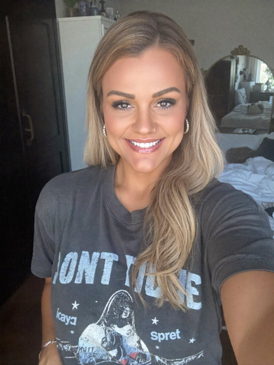 Oliviamom_'s tweet photo. today's selfie please enjoy 😁 https://t.co/MVw8aYXu6f