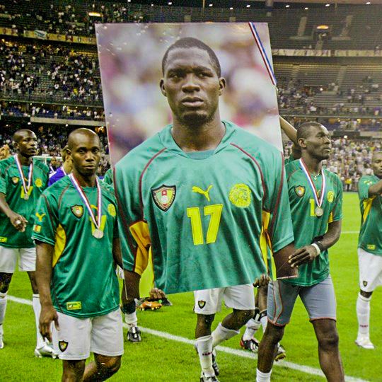 eurofootcom's tweet photo. 23 years ago today, Marc-Vivien Foé tragically passed away whilst playing an international match for Cameroon. RIP, Foé. 🇨🇲🙏 https://t.co/XuSSZhwQVC