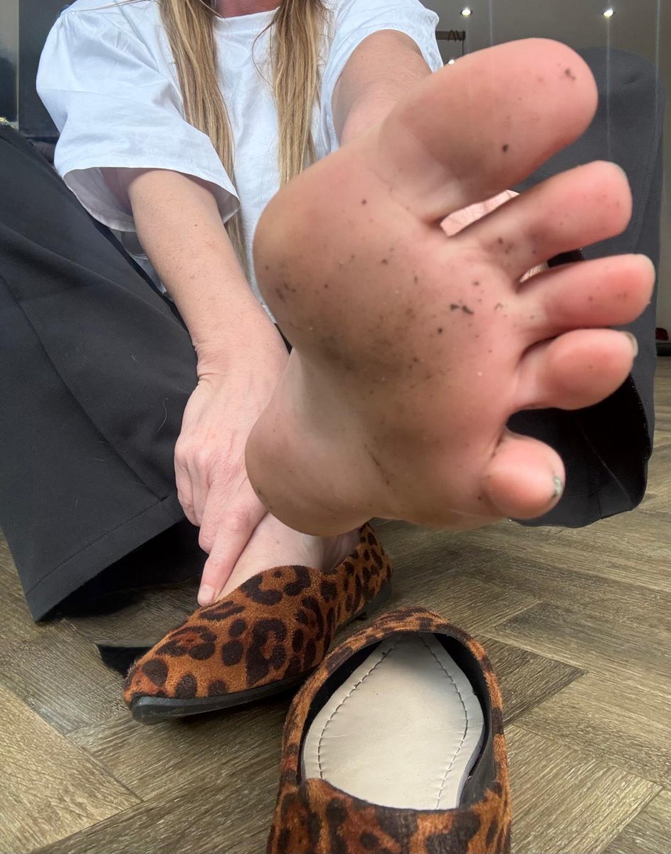 plizzyt999's tweet photo. Who loves a before and after?
•sweatyflats •toejam •sweatysoles
•footsniffer •shoesniffer https://t.co/sfrFno1whA