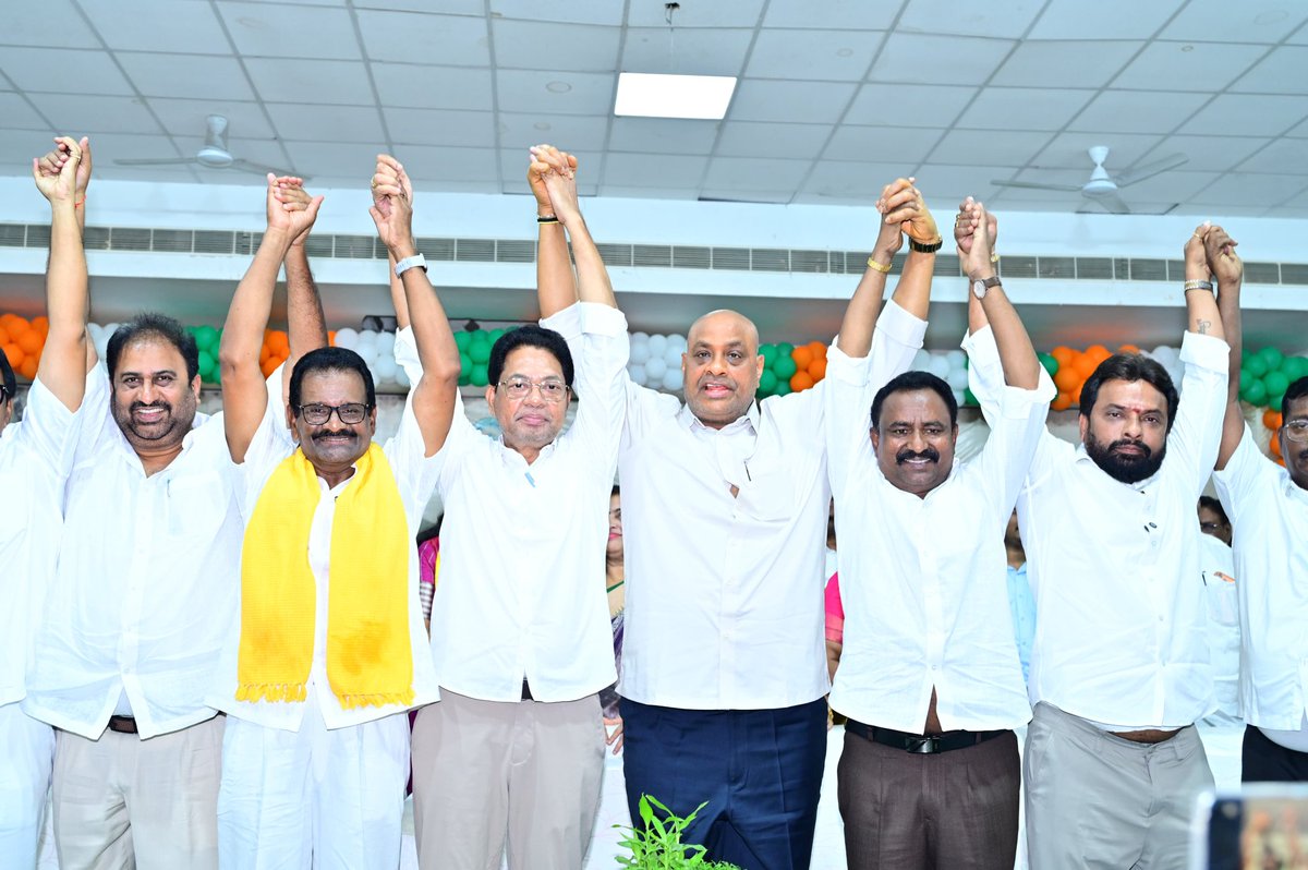 GiddiJSP's tweet photo. అమలాపురంలో నిర్వహించిన కూటమి ప్రభుత్వం రెండేళ్ల విజయోత్సవ కార్యక్రమంలో పాల్గొన్నాను.
సీఎం శ్రీ నారా చంద్రబాబు నాయుడు గారు, డిప్యూటీ సీఎం శ్రీ పవన్ కళ్యాణ్ గారు, ప్రధాని శ్రీ నరేంద్ర మోదీ గారి నాయకత్వంలో ప్రభుత్వం సూపర్ సిక్స్ హామీల అమలు, రైతు సంక్షేమం, పెన్షన్ పెంపు,తల్లికి వందనo https://t.co/ljdaIOlewx
