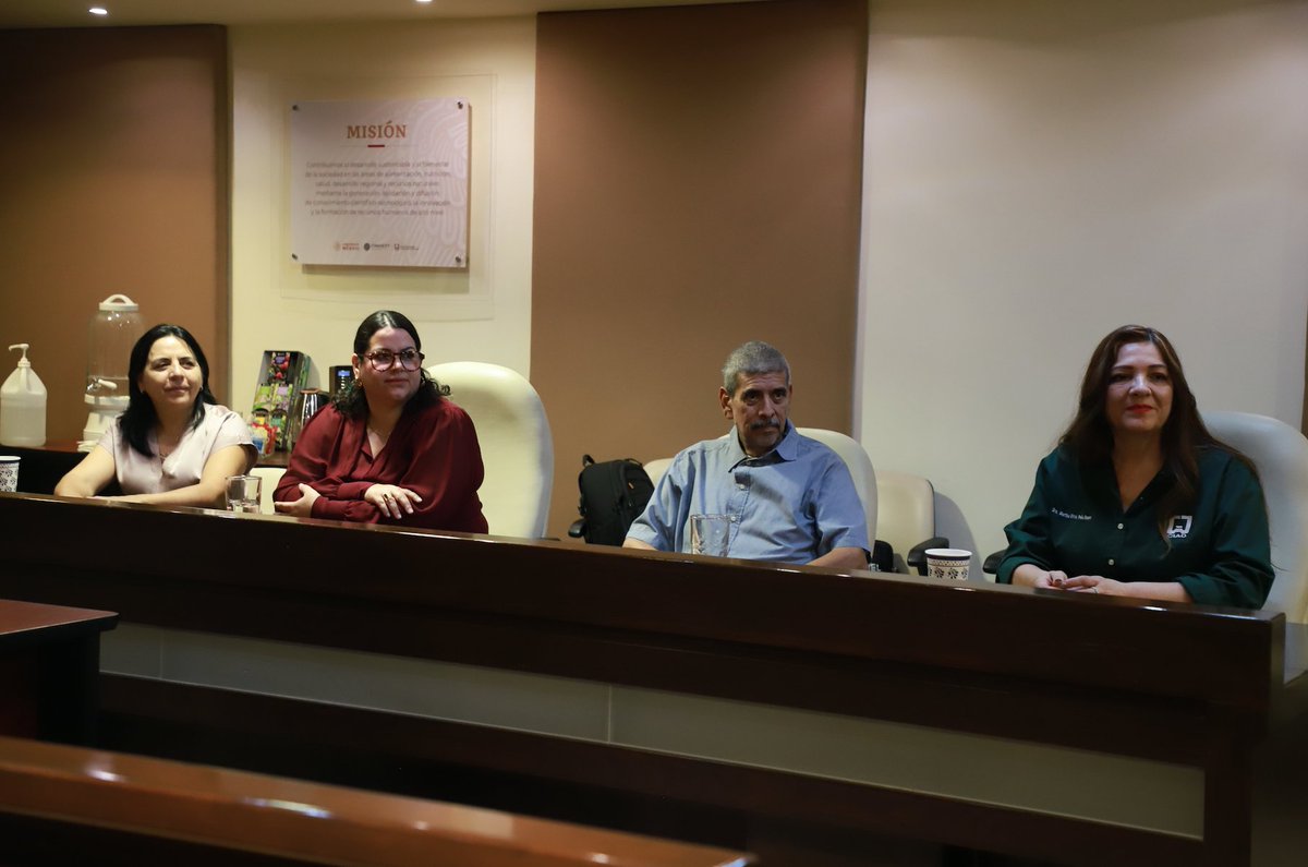 cresonsonora's tweet photo. Acordamos colaboración con el @ciadmx para el fortalecimiento a la investigación 🤝📚

El rector del #CRESON y la directora general #CIAD, firmaron un convenio general en beneficio de las comunidades de ambas instituciones.

📝 Nota: https://t.co/jBcw4DUDeQ

#FamiliaCRESON https://t.co/jiOJCuC1bW