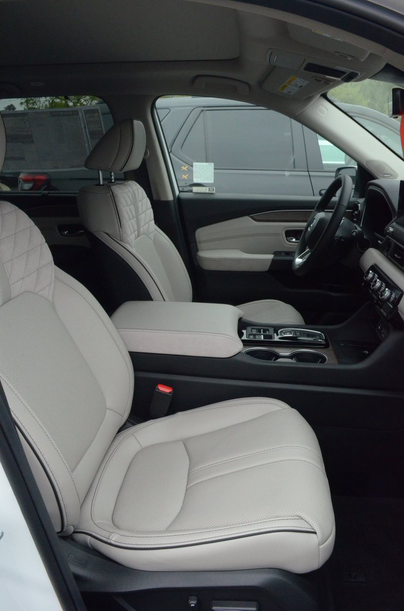 SunsetHonda's tweet photo. ✨WHITE HONDA PILOT AWD ELITE✨
#HondaSunset #CarDealership #Honda #DreamCar #Interior #SanLuisObispo #NewCar #FeelsLikeSummer #HondaPilot https://t.co/GoswFK6BKw