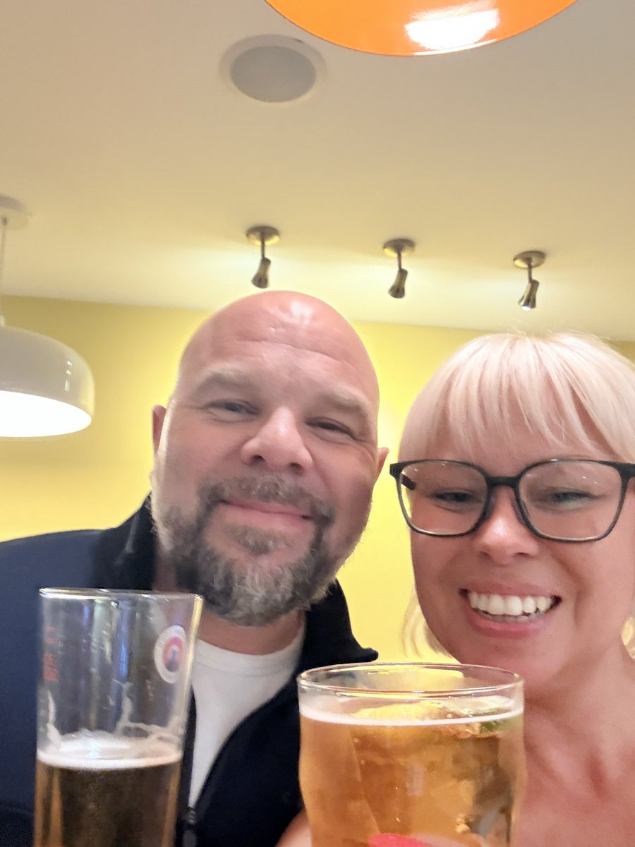 zarascakes's tweet photo. Happy Friday! Cheers and a little throw back to last weekend!! @zeropuckspod @CoachPitch15 @scoropaul @shep_uk https://t.co/laGpghiWbb