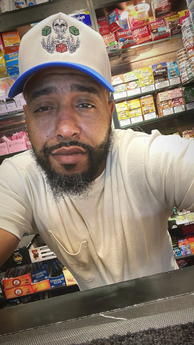 Majorwhoo's tweet photo. Spanish and Blck mix with a lil ugly https://t.co/H3jlTDClKr