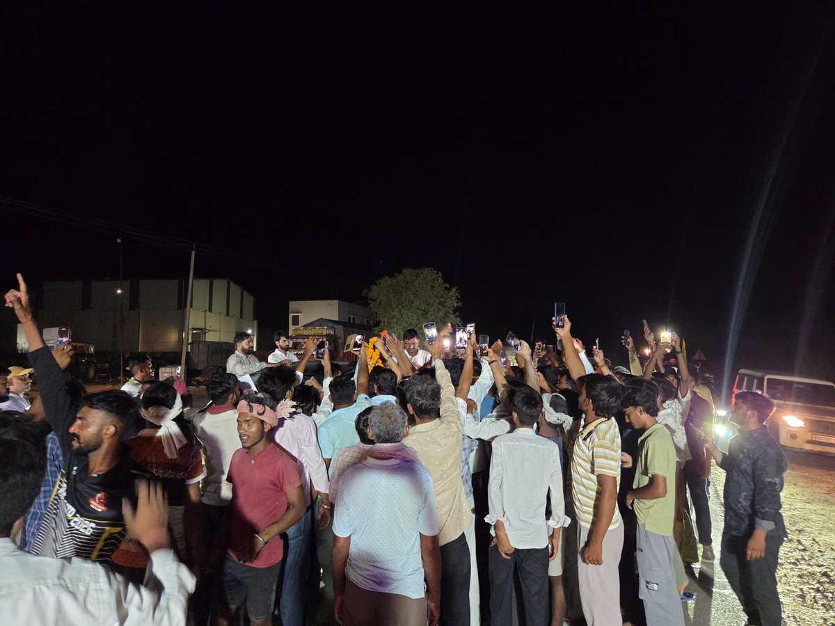 hanumanbeniwal's tweet photo. आज सीकर से बीकानेर जाते समय बिग्गा रामसरा में स्थानीय नागरिकों व RLP परिवार के सदस्यों ने स्वागत किया | https://t.co/hFCrkFJOgs