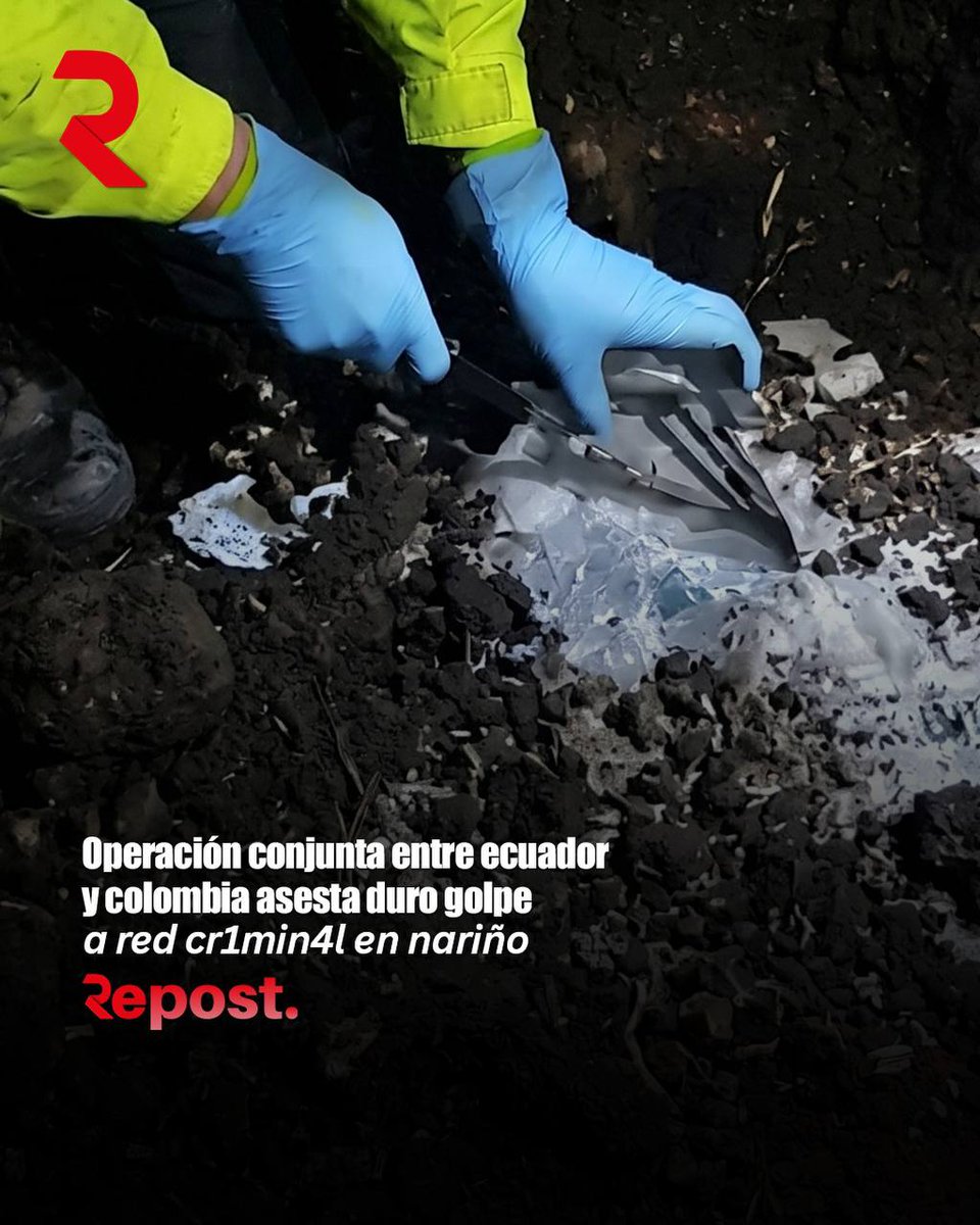 repost_ec's tweet photo. #Repost operación conjunta entre ecuador y colombia asesta duro golpe a red cr1min4l en nariño

En una operación coordinada entre Ecuador, Colombia y el apoyo de la DEA, fue destruido un laboratorio de procesamiento de cocaína en el departamento de Nariño, con capacidad para producir hasta tres toneladas mensuales.

Durante el operativo se incautaron 2.350 kg de c0ca1na, además de insumos químicos utilizados en su fabricación, según información de las autoridades.

Las investigaciones apuntan a una red cr1m1n4l vinculada a disidencias de las FARC, que utilizaba rutas que atraviesan Ecuador para el envío de dr0ga hacia Centro y Norteamérica.

#Ecuador #Colombia #Seguridad #Narcotráfico