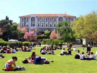 ysuuby's tweet photo. Oscar'lı yildiz Cate Blanchett yaz okulu math102 quota yetersizliginden dolayi Bogazici Üniversitesinde section 02 icin profesör oluyor. https://t.co/xbGkgny2GA
