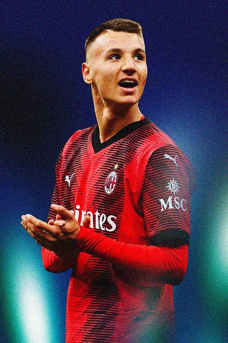 milan world - عالم ميلان tweet media