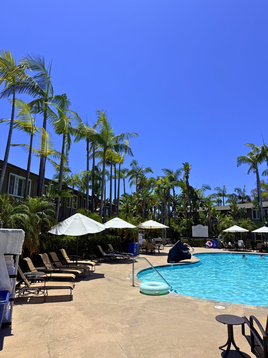 DanaMissionBay's tweet photo. Our Summer Snackin' Package includes five ice-cold Pacificos, chips, salsa, and house-made guacamole delivered straight to your room, the perfect way to kick off your Mission Bay getaway.
https://t.co/XGuxUWUJ4Z https://t.co/3jyUWXg8E7
