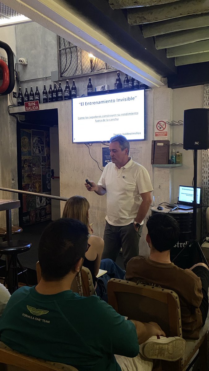 HernandezJavi_'s tweet photo. Sergio Valdeolmillos ( @servamo ) concluye este distendido viernes, animándonos a bucear hacia la cara oculta del iceberg.

#UltimasJornadasPsicoBasket https://t.co/OeeiA1clTh