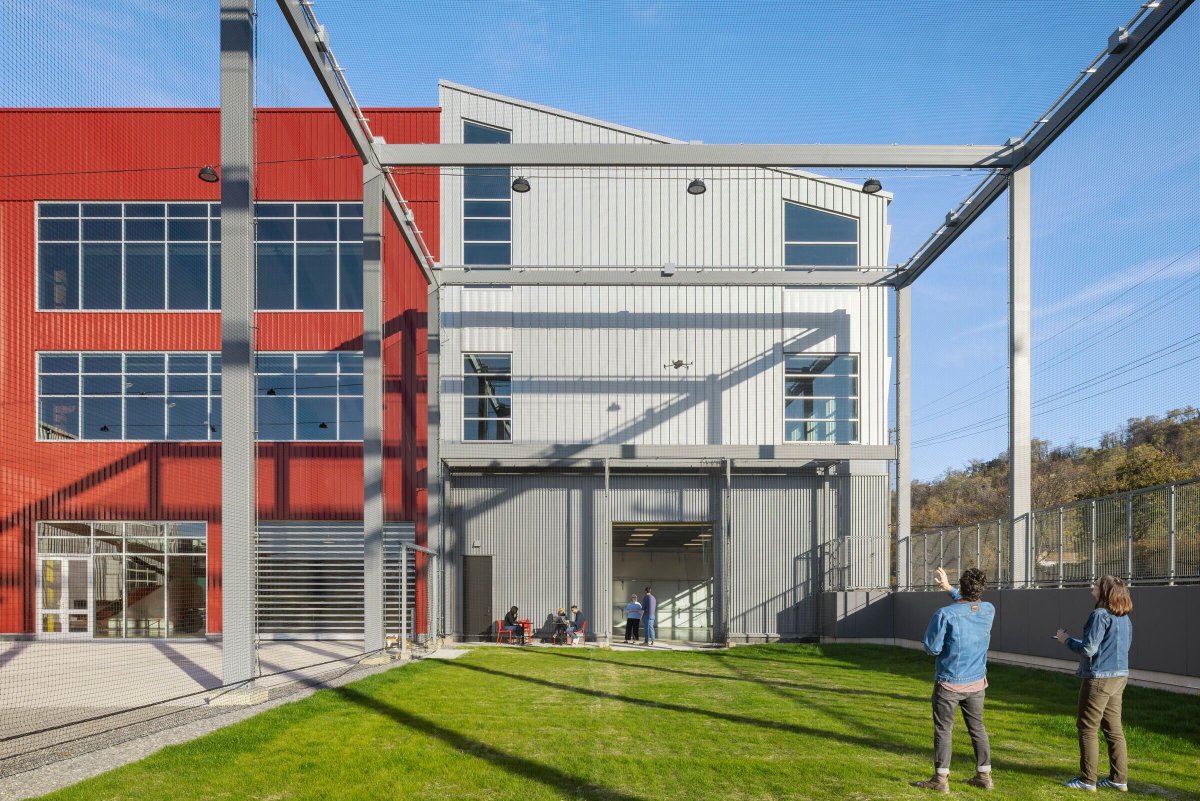 Archello's tweet photo. Carnegie Mellon University’s Robotics Innovation Center by Perkins Eastman is designed for adaptability, bringing advanced research, testing, and public engagement under one roof. 
https://t.co/Z7j8awhK5T 

#AdaptiveArchitecture #ResearchDesign #RoboticsInnovation https://t.co/EMtFzTwZQW