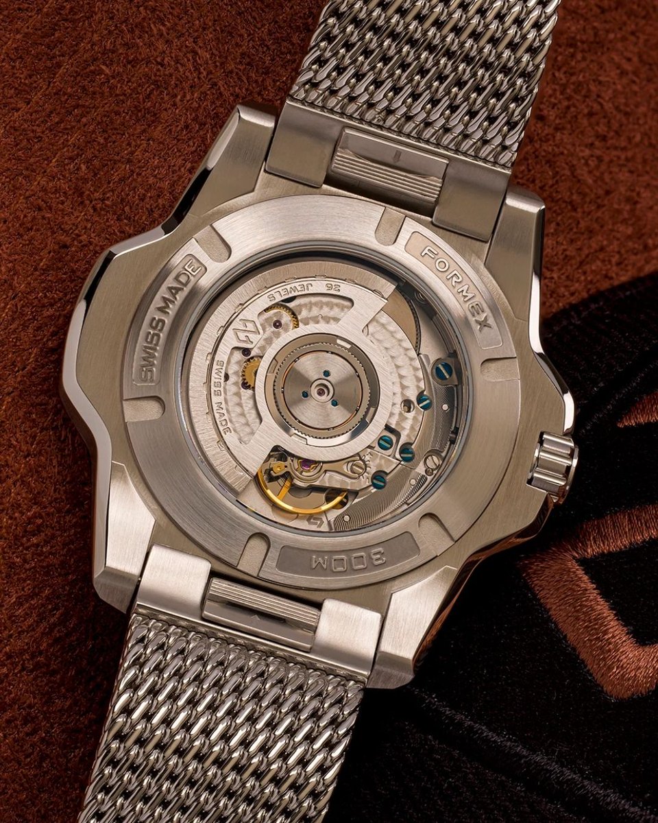 abtsaat's tweet photo. Formex REEF 42mm GMT White COSC Otomatik Erkek Kol Saati, modern GMT fonksiyonunu zarif beyaz kadran tasarımıyla buluşturan seçkin bir İsviçre saatidir.
Link: https://t.co/zmfXKqfUQ8
#abt #abtsaat #formex #2202.1.5312.111 https://t.co/akPMUkByVM