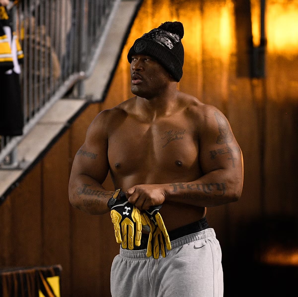 Daily NFL Hunks tweet media