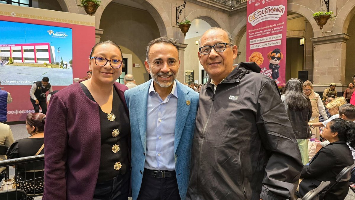 FerFlores_Emp's tweet photo. En el merito centro de Toluca, esta tarde asisto a la convocatoria de nuestra gobernadora, la maestra @delfinagomeza, a la “Presentación de acciones por los que no tienen voz”.
Me da mucho gusto encontrarme con amigos como @pacovazquezr y @ManuelVilchisMV. https://t.co/gY7bmMh11T