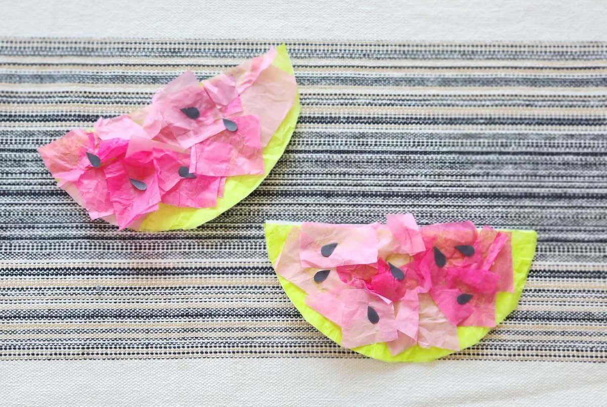 InspiredLearne1's tweet photo. Let the kids scrunch their crepe paper into little balls and fill in the flesh. 🍉

Glue on the seeds wherever they fancy. 🖤

And there you have it, the cheeriest, most summery little craft going. ☀️ 

📸 ig: artsy.auntie 

#craftlovers #craftforkids #craftingwithkids https://t.co/B7IdNKg1mI