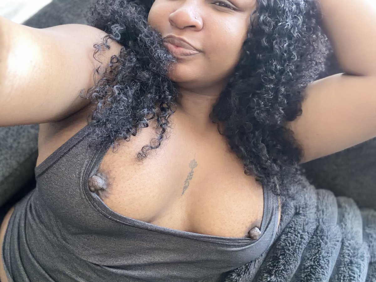Beeescorner's tweet photo. Ima little late today 😘 https://t.co/RfZvDIjPXO