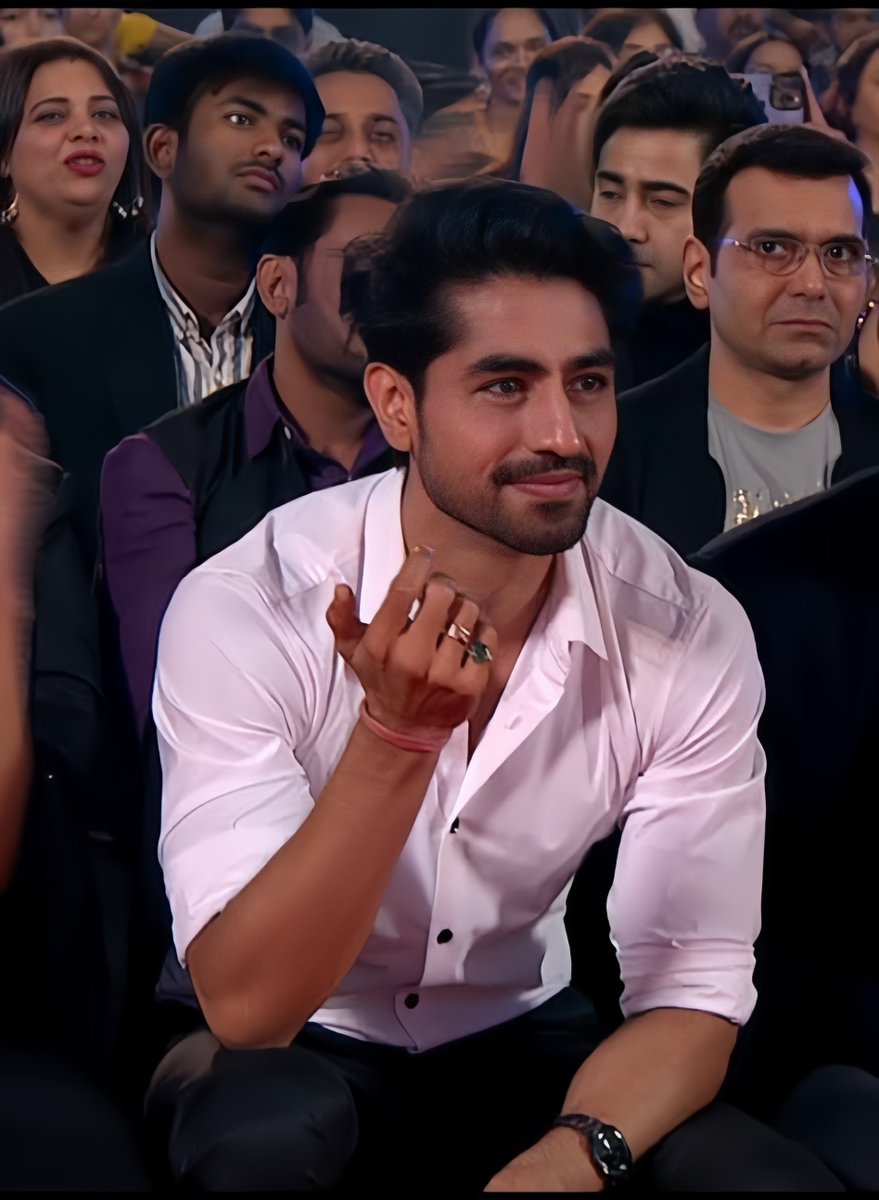 harcrez's tweet photo. He is shining here like the moon shines in the budding sky.
🌝❤️‍🩹🧿
#HarshadChopda #Lockupp https://t.co/odGbPC3fJU