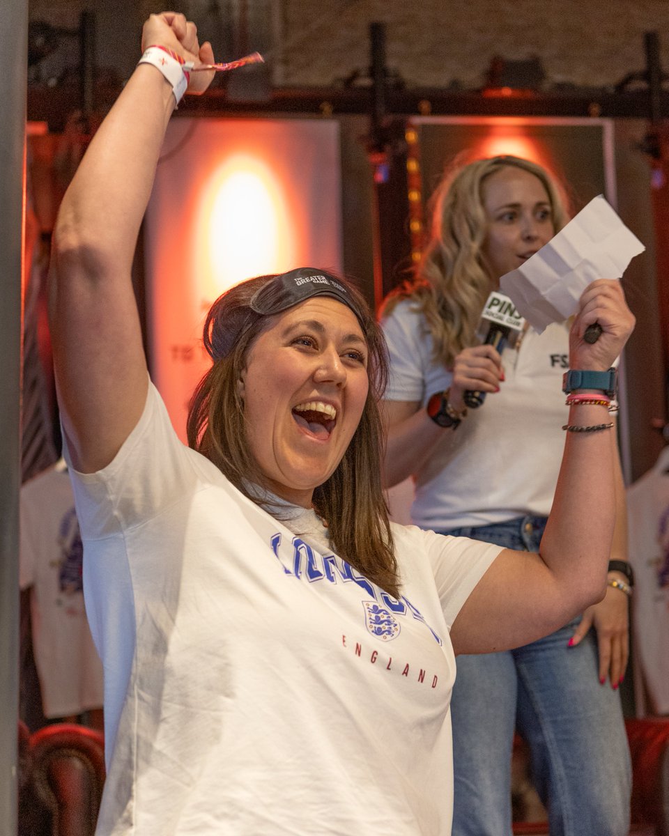 FreeLionesses's tweet photo. Giveaways: Liverpool

Draw a medal most accurately (blindfolded)

Well done to Nancy, excellent medal drawing technique!

📷 @picturesbyesme 

#lionesses #womensfootball #freelionesses #byfansforfans https://t.co/vsoDRelJKN