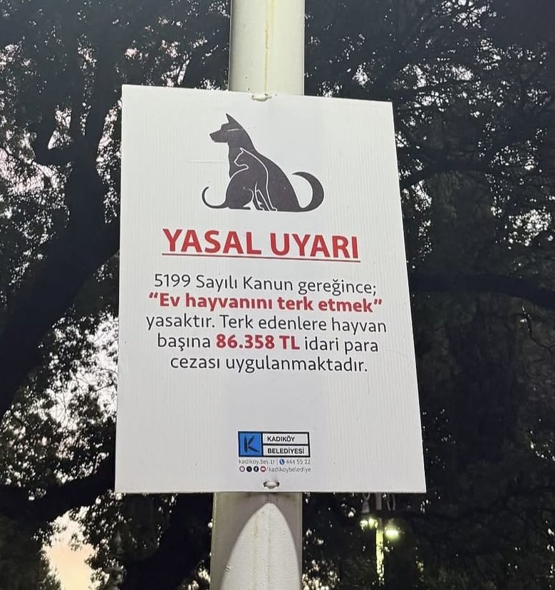 devrimkocak's tweet photo. Sevgili Başkan @mesutkosedagi @kadikoybelediye 

Sorumlu hayvan sahipliği için bu levhalar ve uyarılar çok kıymetli, bunlar için teşekkür ediyoruz!

PEKİ! Hayvan sahiplerine yaptığınız uyarılara kendiniz neden uymuyorsunuz? 

Sorumlusu olduğunuz sahipsiz hayvanlar ne olacak?

Siz neden sorumluluğunuz gereği toplamanız gereken köpekleri toplamak için saldırmasını, hastalanmasını bekliyorsunuz?

Ve neden mevzuata göre kontrol altına almanız gereken ama almadığınız hayvanların pisliğini toplamıyorsunuz? 

Müdür Leyla sorumlusu olduğun hayvanların pisliğini topluyor musun? 

Sözünüzde duracak mısınız Sayın Vali?

#İstanbulİçinSoruşturmaVakti 

@gul_davut 
@TC_istanbul 
@DKMP1Bolge 
@DkmpIstanbul 
@AnadoluCBS 
@istanbulCBS