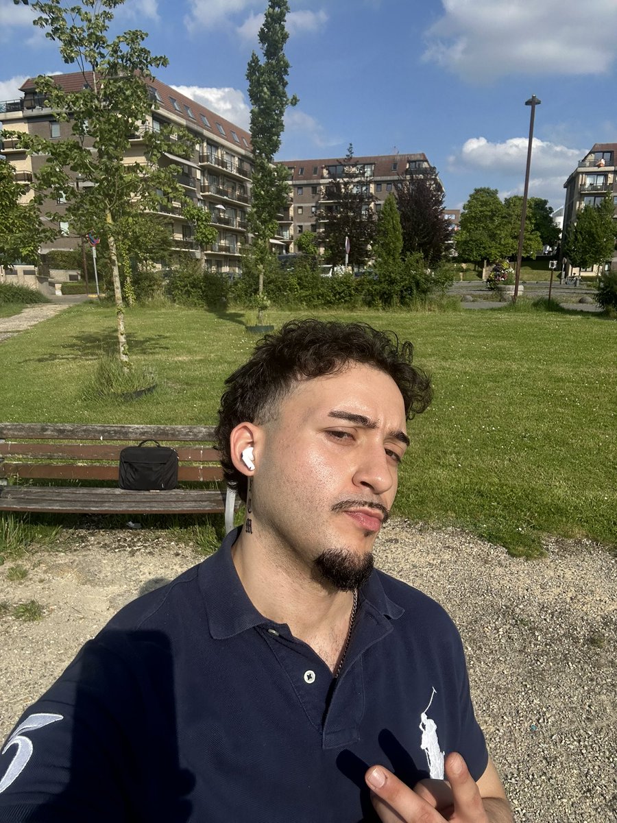 leroidupvtas's tweet photo. So fucking hot 🤣 https://t.co/menglw9XUV