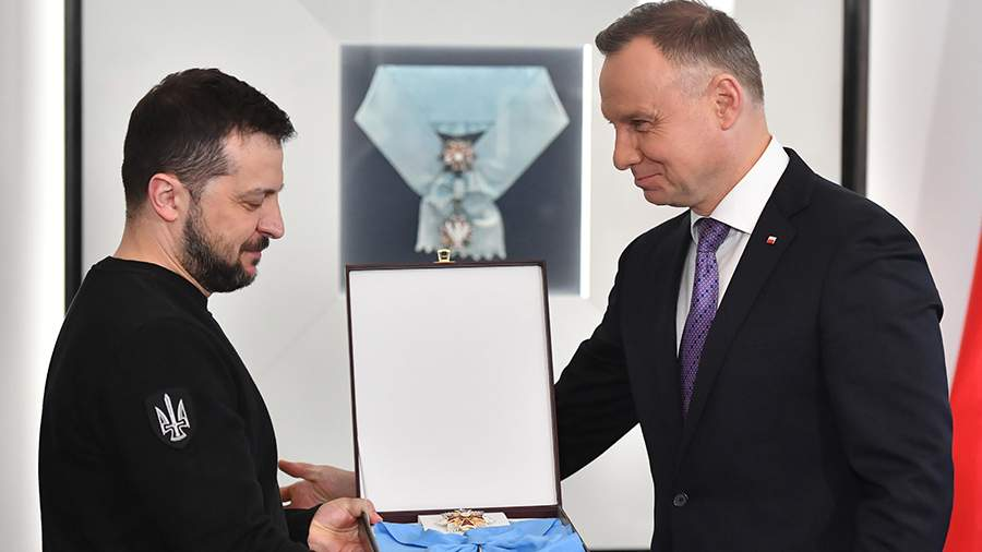 clashreport's tweet photo. NEW: Polish President Karol Nawrocki decided to revoke Zelensky's Order of the White Eagle (Poland's highest honor, awarded in 2023), after Zelensky signed a decree in late May granting the title "Heroes of the UPA" to a Ukrainian special forces unit. https://t.co/1C8paZg398