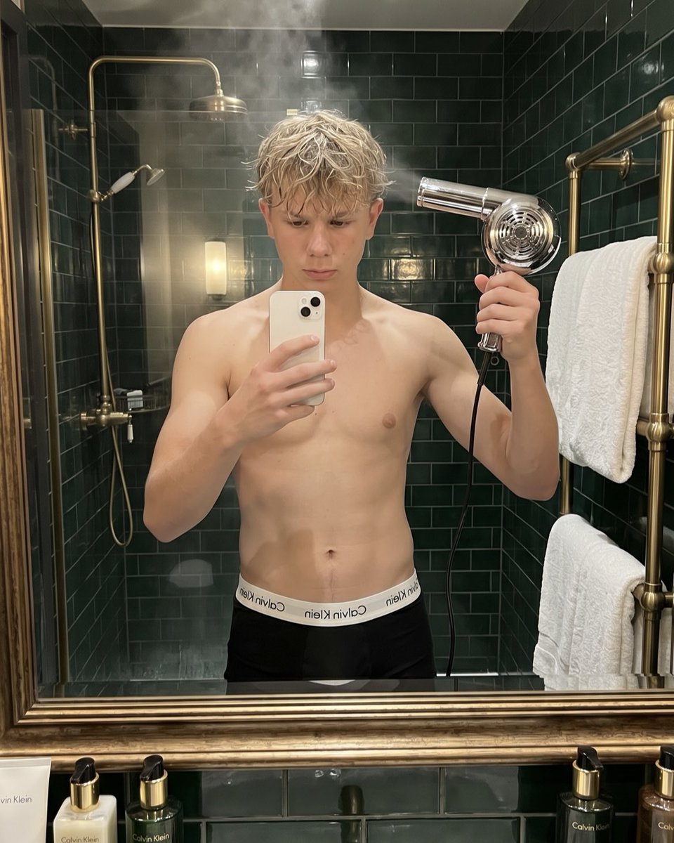 OliviervanLente's tweet photo. 72 hours in Berlin. 🤪🏳️‍🌈 #twink #gay #gayboy #gayteen #pride https://t.co/lDk8ytE7bh