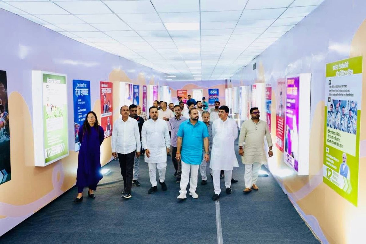 AjayMember's tweet photo. મોદીજી ની સરકાર ના “વિકાસ ના ૧૨ વર્ષ “ અંતર્ગત પ્રદર્શની નું ઉદ્ઘાટન….🆎 https://t.co/Pu8sNG9KD5