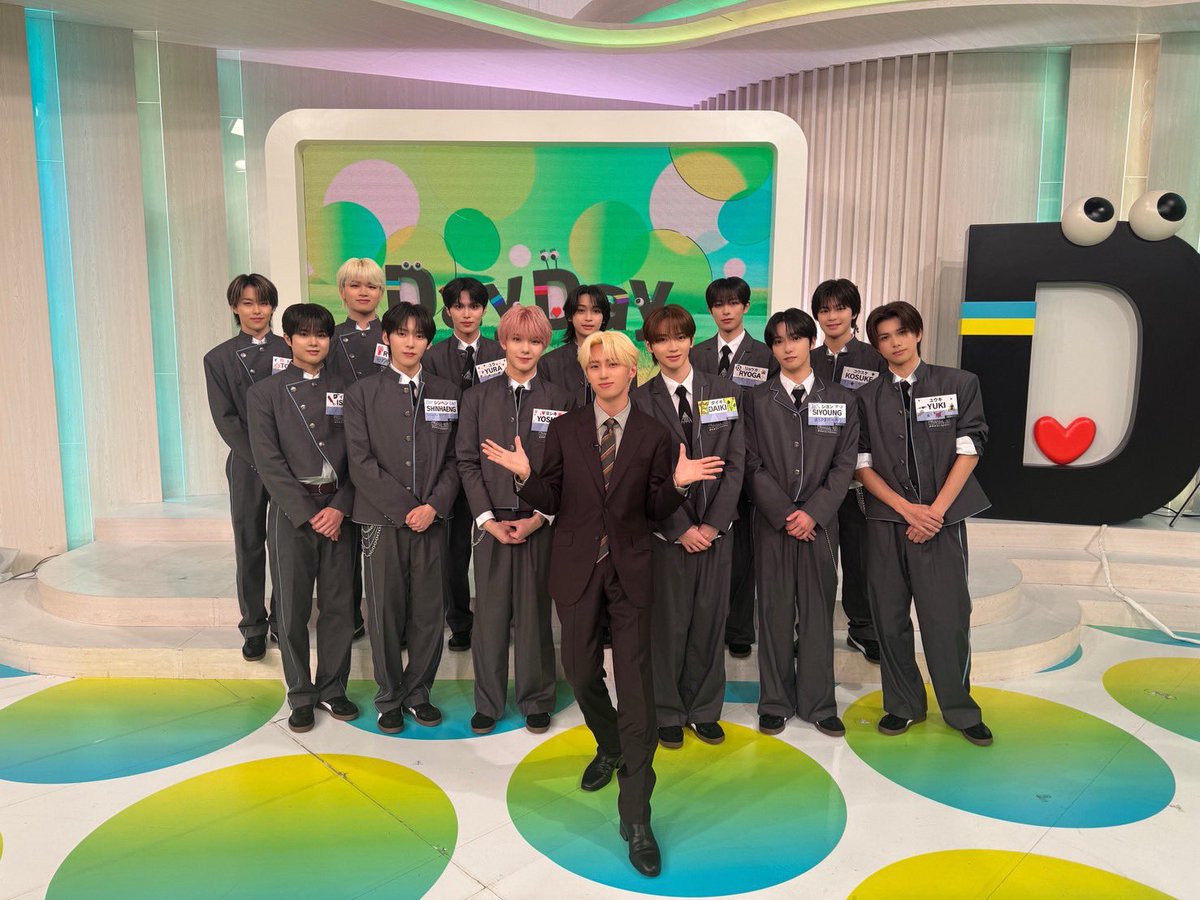 hirom_ini's tweet photo. 大夢🐹「フェンファンはDayDay.でKO1KEYZに会ったんだよね」

フェン🧸「うん☺️特権です🫶みんなキラキラしてました✨並びが近かった後藤結くんも放送見てて面白い感じだったけど緊張してるかな？という感じで。でもパフォーマンスは気合い入ってました！みんなこの12人でやっていくぞという気迫を感じました。で！まさかの大樹の山里さんのメガネをかけてみたいと笑。」

🐹「メガネね！あれいいっすね！」

🧸「ぼくもそんなことできない。さすが！一発目から爪痕残しまくってこれからも期待大です！」

みんな知ってるんだ笑笑
#フロイニ