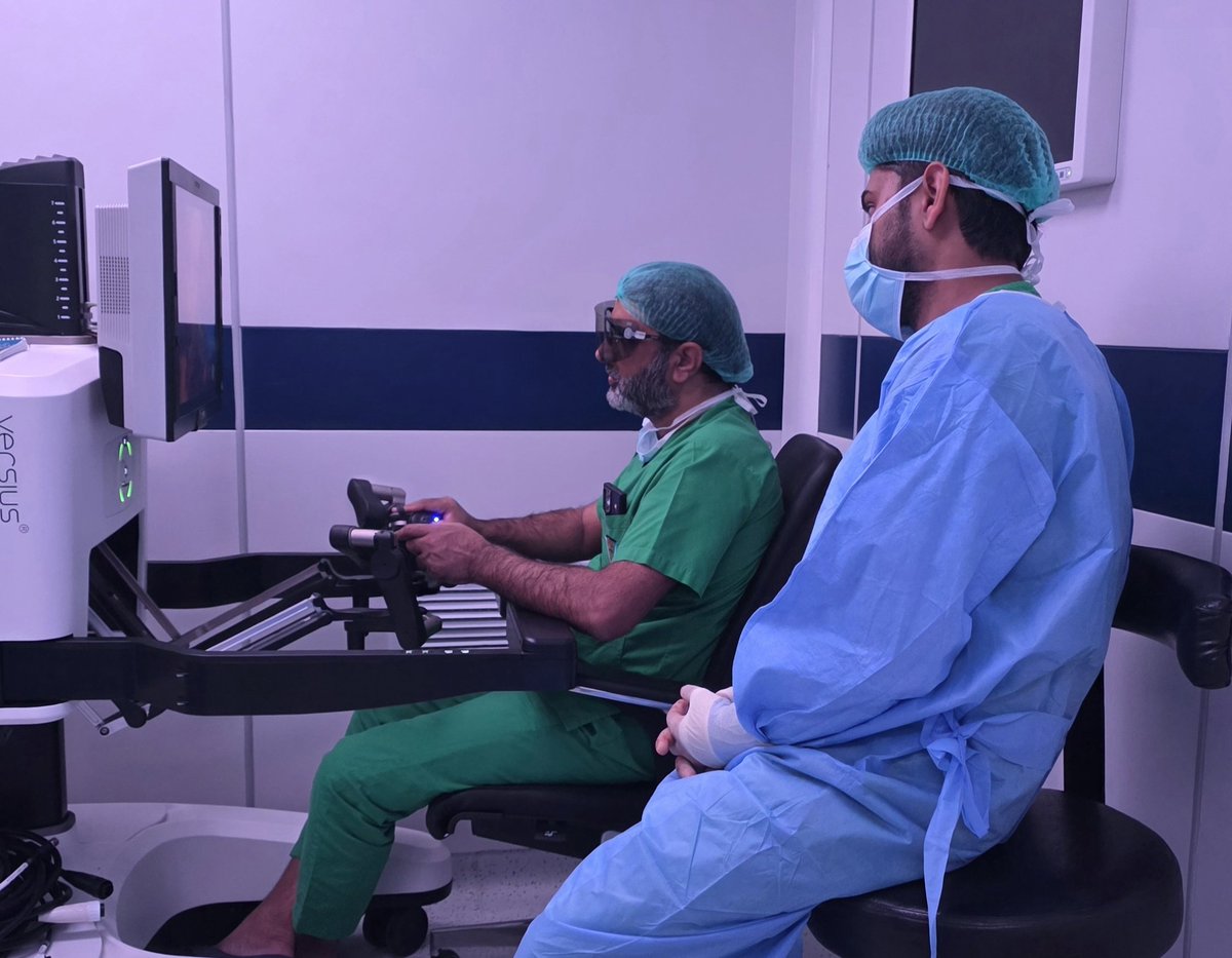 adeelanwaar3's tweet photo. Assisted a robotic pyeloplasty as the 1 st assistant today on CMR- Versius under supervision of Dr Assad ur Rehman
#RoboticPyeloplasty #RoboticUrology #UrologyResident #SurgicalEducation #PKLI #RoboticSurgery https://t.co/BBTdUxaLGX